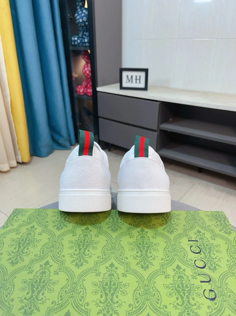 Men's shoes 💰420🌸🌸[GUCCI] Gucci's new spring and summer slip-on loafers with cartoon characters, Fendi F's low-cut trendy men's shoes, 😈The upper is made of Italian 🇮🇹 imported sheep suede with Lafayette embroidered leather, full pigskin lining, original rubber non-slip outsole! The style is high-profile and elegant, and the upper is versatile and fashionable. 🇱🇾🇱🇾A large number of ready-made and reposted pictures will be sold! 38-44,